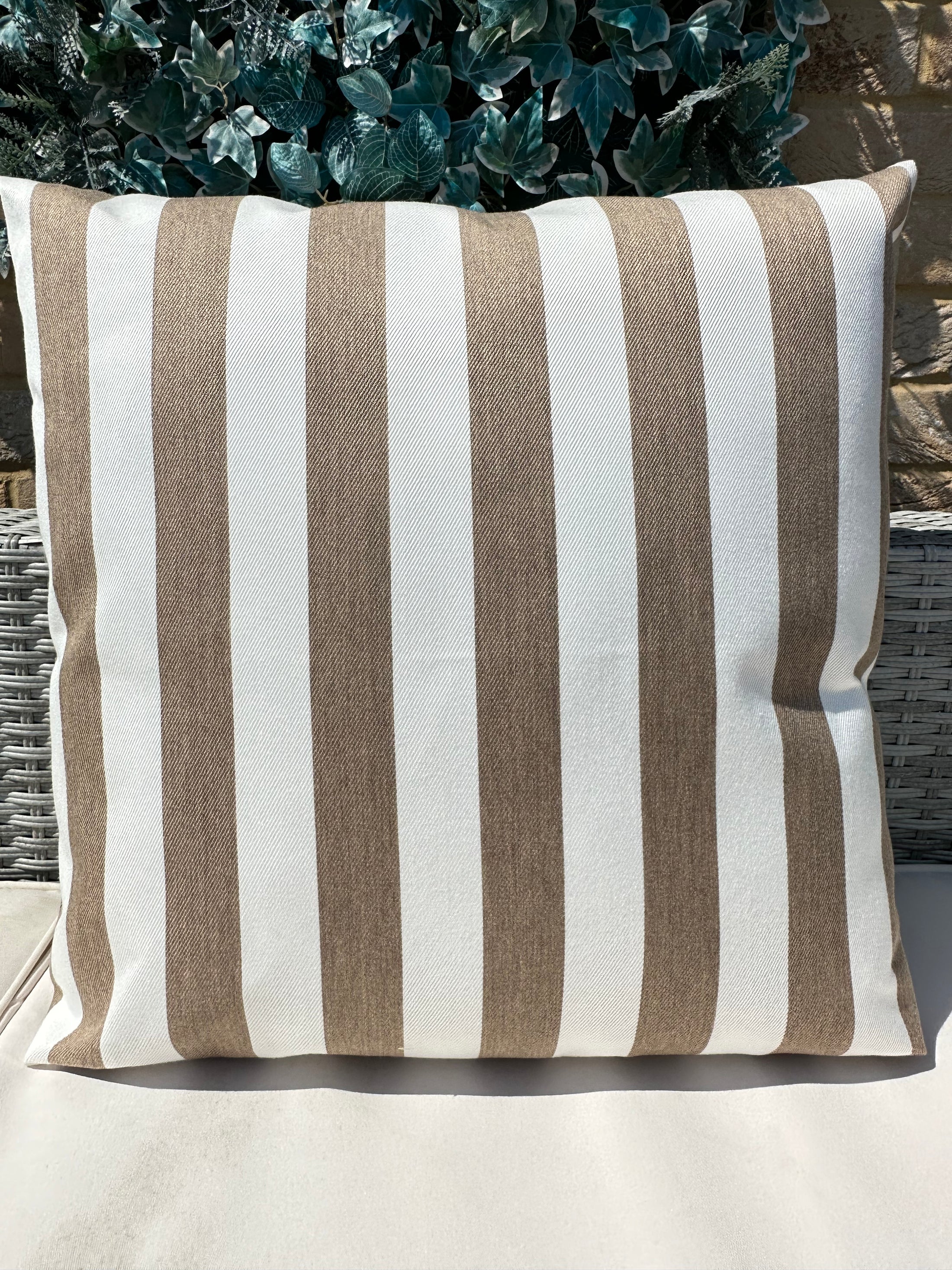 The Outdoor Beige Stripe - Style No. 72